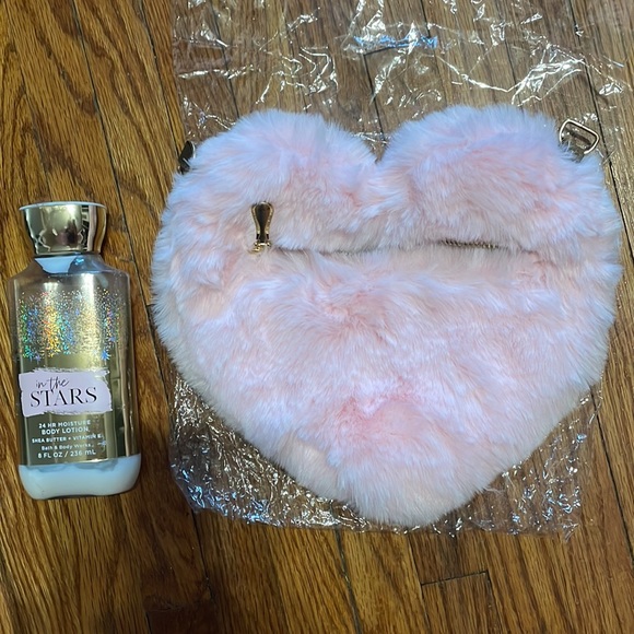New Fluffy Heart Purse - Picture 5 of 6
